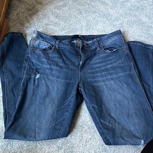 1822 Distressed Denim